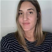 Profesora imparte clases de apoyo a niños de primaria. Con experiencia y mucha dedicación